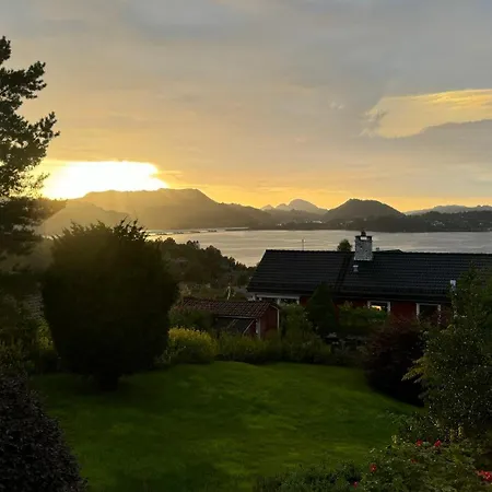 Single-family With Panorama View To The Fjord فيلة
